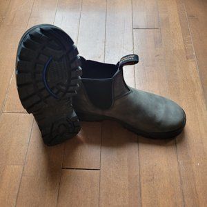 Blundstone Lug Sole in Rustic Black, AUS size 7 (US Men's 8/Women's 10)